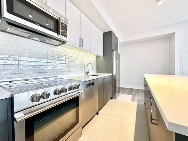 Toronto C04, ON M6B 2Y9,2525 Bathurst ST #306