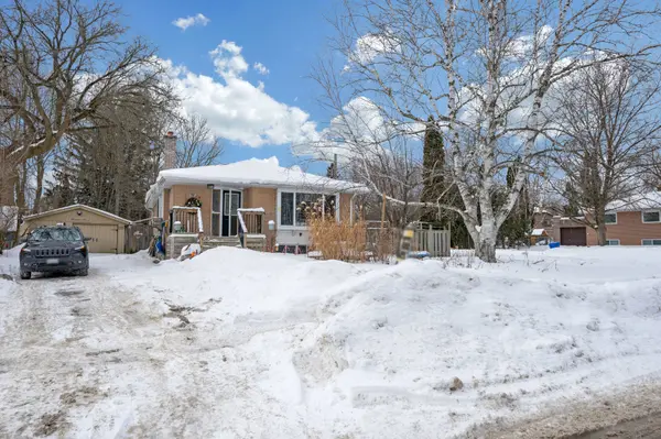 7 Kemano RD, Aurora, ON L4G 2X9