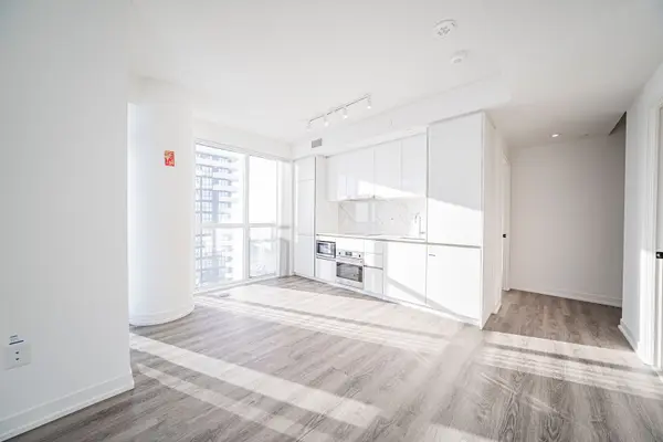 Vaughan, ON L4K 0R2,8 Interchange WAY #5512