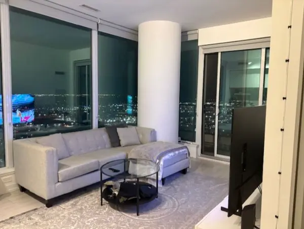 Vaughan, ON L4K 0J5,5 Buttermill AVE #3510