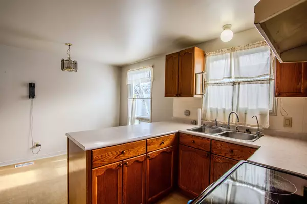 Innisfil, ON L0L 1L0,27 Royal Oak DR