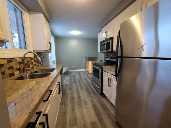 Barrie, ON L4M 5C1,39 Bernick DR