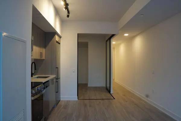 Toronto W02, ON M6H 2X2,758 Dovercourt RD #408