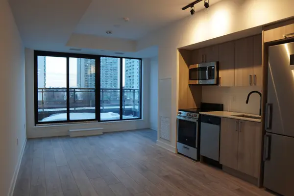 Toronto W02, ON M6H 2X2,758 Dovercourt RD #408