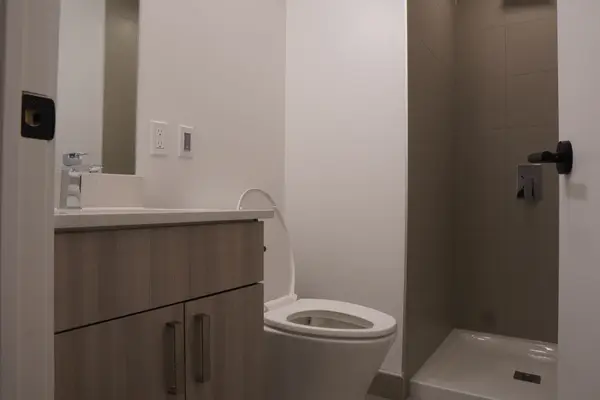 Toronto W02, ON M6H 2X2,758 Dovercourt RD #408