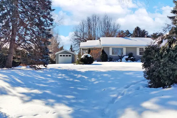 392 Fourth Line, Oakville, ON L6L 5A4