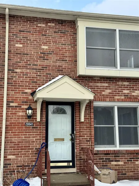 20041 Great Oaks Circle N #317, Clinton Charter Township, MI 48036