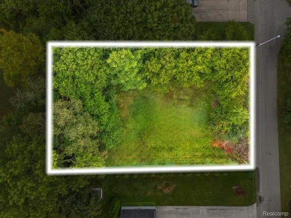 000 Waterloo ST, Waterford Twp, MI 48329