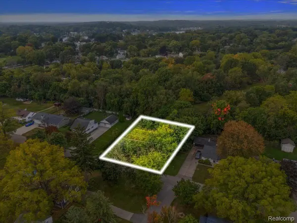 000 Waterloo ST, Waterford Twp, MI 48329