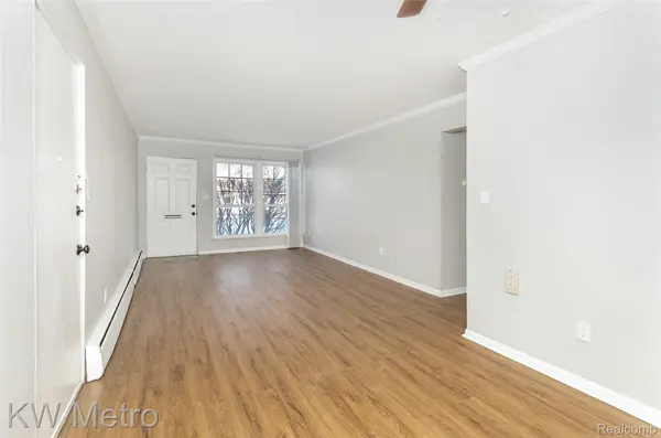 2817 W 13 Mile RD, Royal Oak, MI 48073