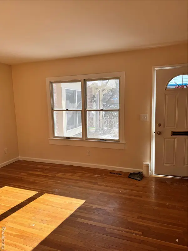 20041 Great Oaks Circle N #317, Clinton Charter Township, MI 48036