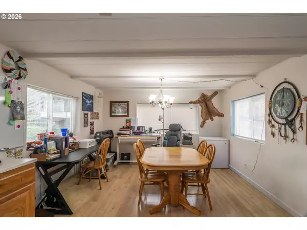 Roseburg, OR 97470,162 SADDLEBUTTE LN