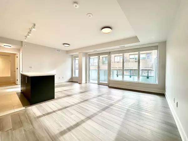 Toronto C04, ON M6B 2Y9,2525 Bathurst ST #903