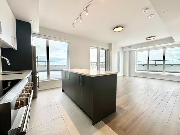 2525 Bathurst ST #909, Toronto C04, ON M6B 2Y9