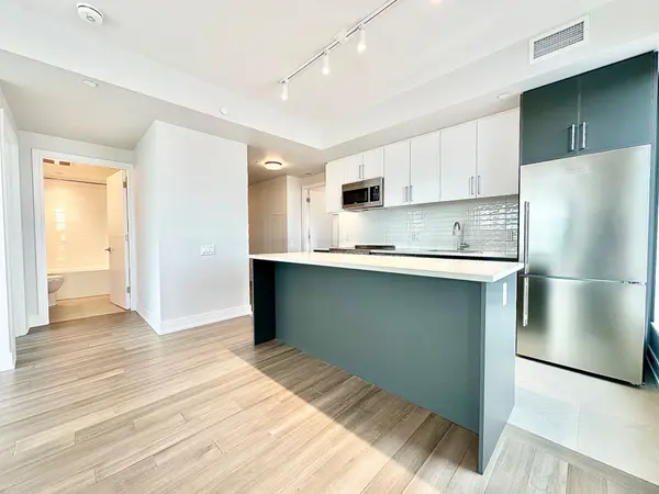 Toronto C04, ON M6B 2Y9,2525 Bathurst ST #909