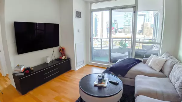 Toronto C01, ON M5J 2Y7,230 Queens Quay W #1726