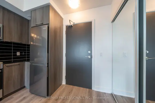 25 Neighbourhood LN #901, Toronto W07, ON M9Y 0C4