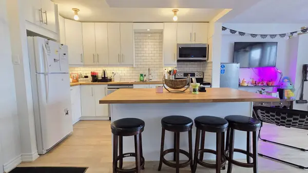 Hamilton, ON L8S 1J5,1964 Main ST W #904