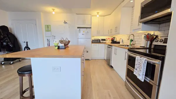 Hamilton, ON L8S 1J5,1964 Main ST W #904