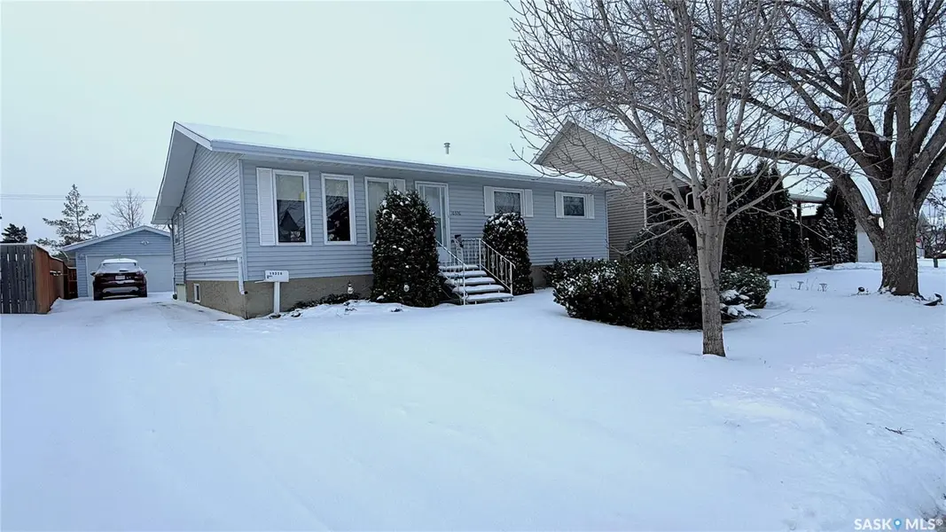 10326 Henderson DRIVE, North Battleford, SK S9A 3Y9