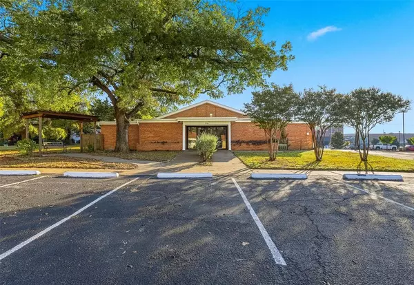 116 N Clark Street, Burleson, TX 76028