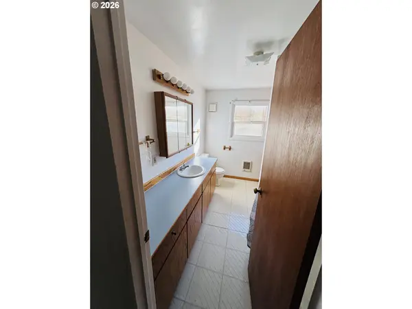 3800 E ST, Springfield, OR 97478