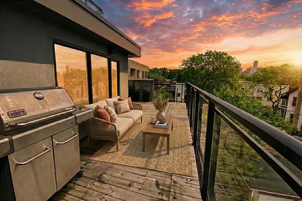 Toronto C02, ON M6G 1Y6,483 Dupont ST #113