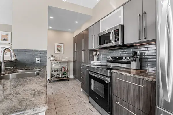 2119 Lake Shore BLVD W #703, Toronto W06, ON M8V 4E8