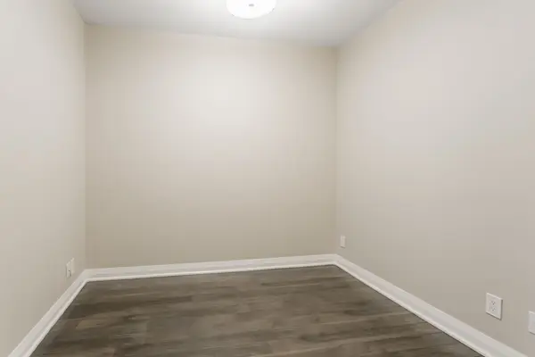 1 Valhalla Inn RD #1710, Toronto W08, ON M9B 1S9