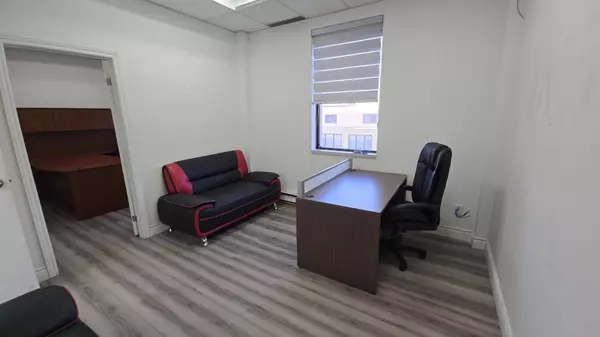 Brampton, ON L6T 3W4,1055 Clark BLVD #SF 6