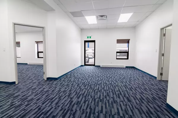 Elmvale Acres And Area, ON K1B 4T7,2710 Lancaster RD #117