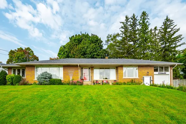 Centre Wellington, ON N1M 1L8,379 St Patrick ST W