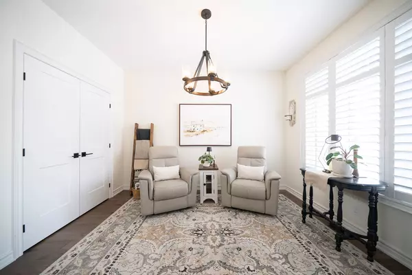 Haldimand, ON N0A 1J0,24 Craddock BLVD #8