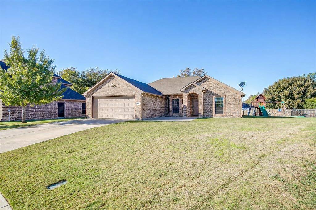 608 Brandt Street, Grandview, TX 76050