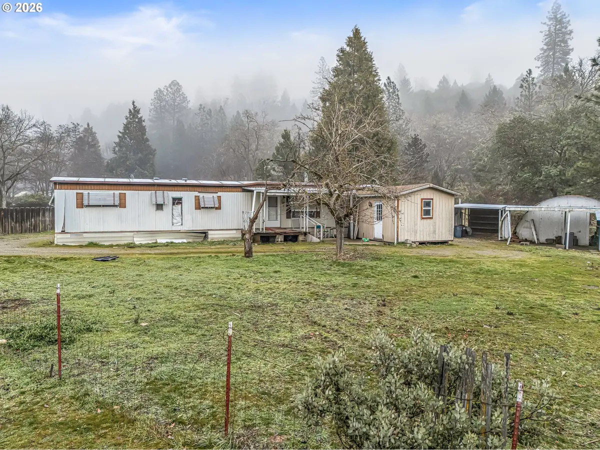 1833 PLEASANT VALLEY RD, Merlin, OR 97532