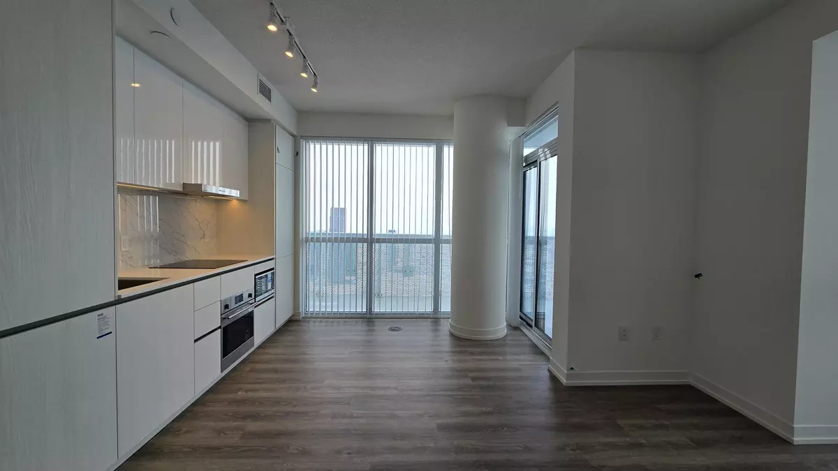 Vaughan, ON L4K 0R2,8 Interchange WAY #5809