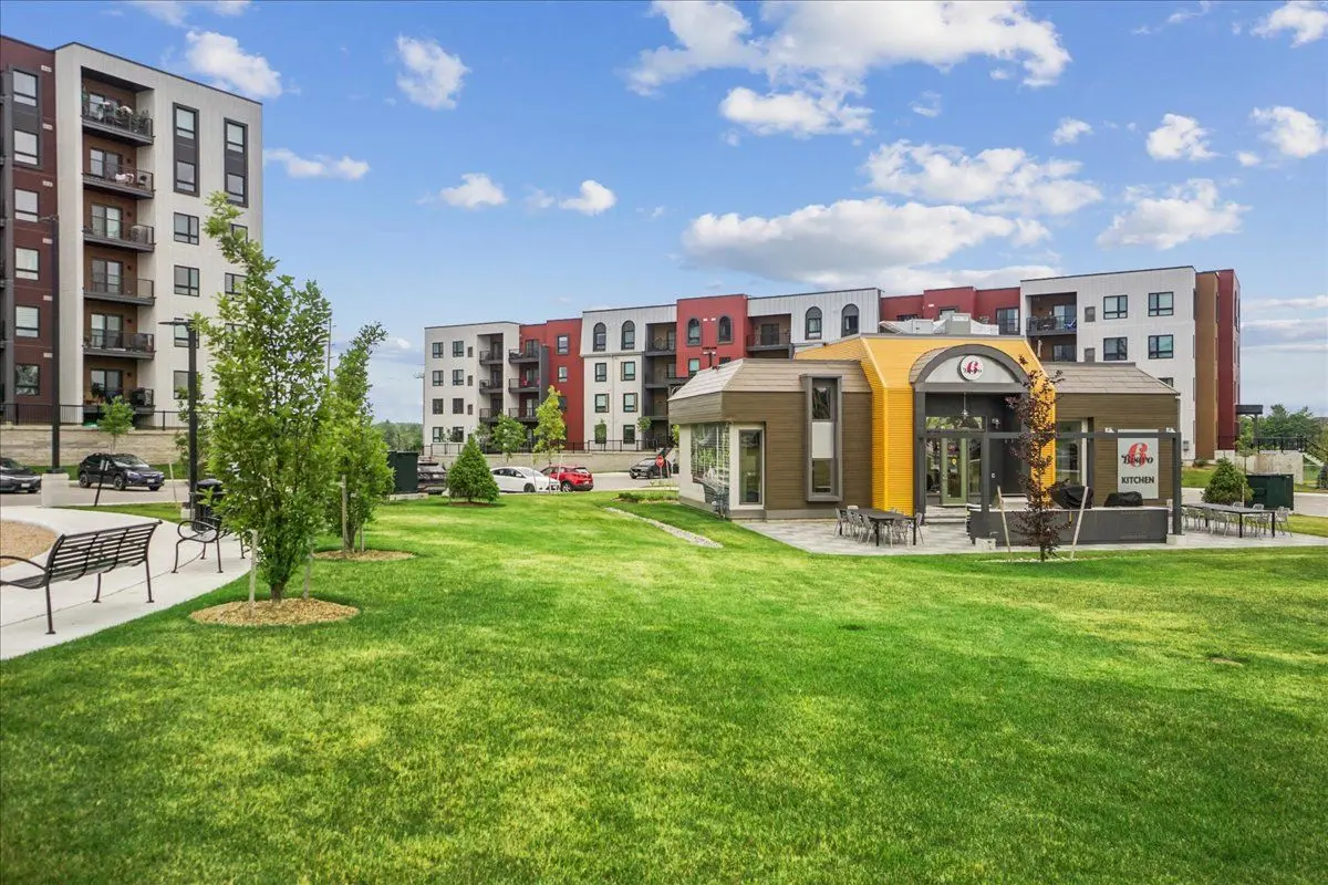 4 Spice WAY #213, Barrie, ON L9J 0M2