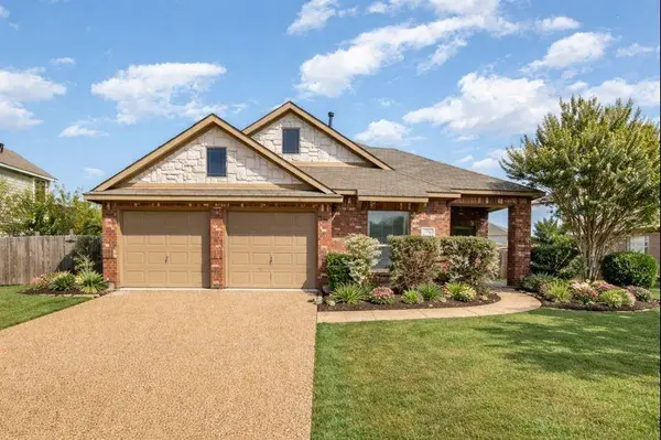 724 Candle Meadow Boulevard,  Desoto,  TX 75115