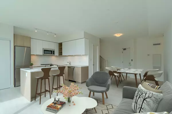 Toronto C01, ON M6K 1A2,30 Ordnance ST #TH108