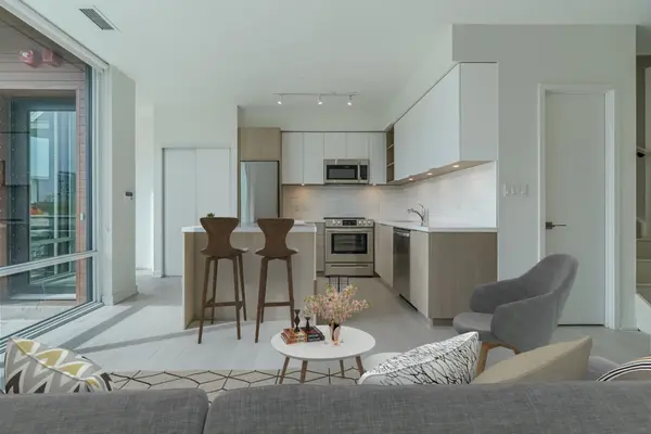 Toronto C01, ON M6K 1A2,30 Ordnance ST #TH108