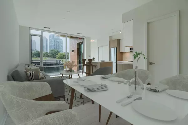 Toronto C01, ON M6K 1A2,30 Ordnance ST #TH108