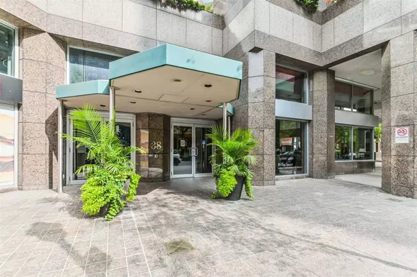 Toronto C01, ON M5G 2K5,38 Elm ST #2001