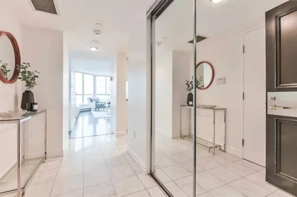 Toronto C01, ON M5G 2K5,38 Elm ST #2001