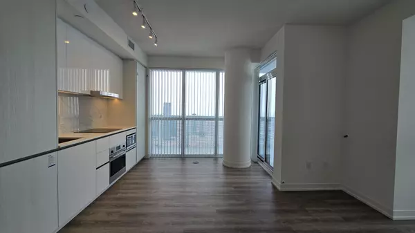 8 Interchange WAY #5809, Vaughan, ON L4K 0R2