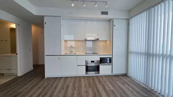 Vaughan, ON L4K 0R2,8 Interchange WAY #5809