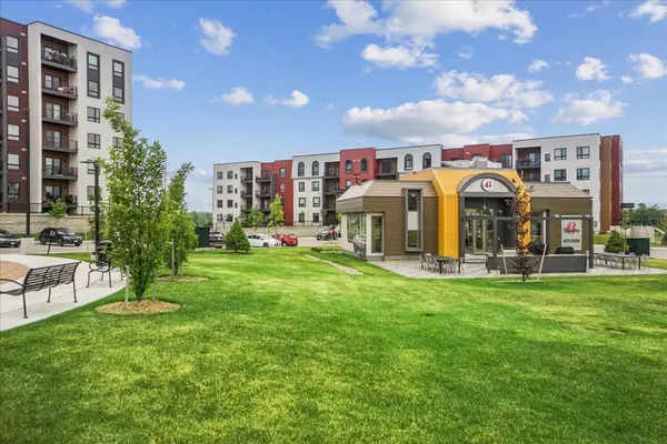 4 Spice WAY #213, Barrie, ON L9J 0M2