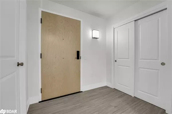 Clearview, ON L0M 1G0,121 Mary ST #211