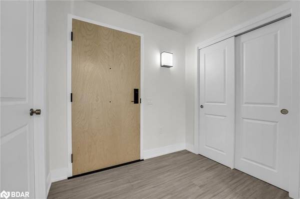 121 Mary ST #211, Clearview, ON L0M 1G0