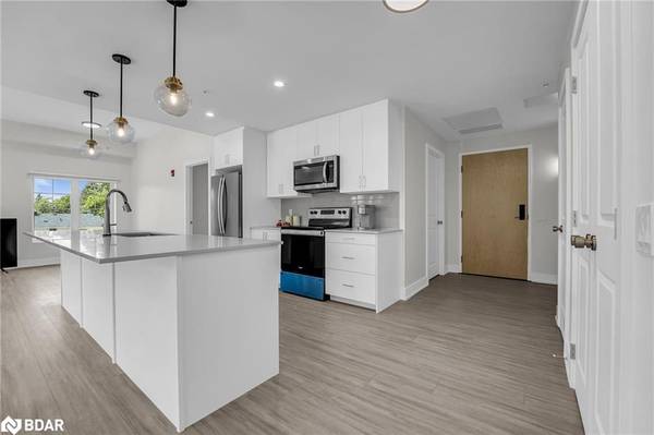 121 Mary ST #211, Clearview, ON L0M 1G0