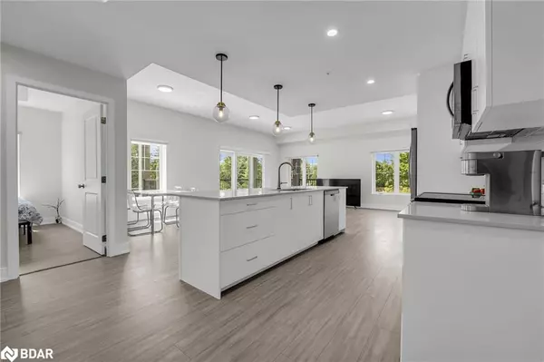 Clearview, ON L0M 1G0,121 Mary ST #211